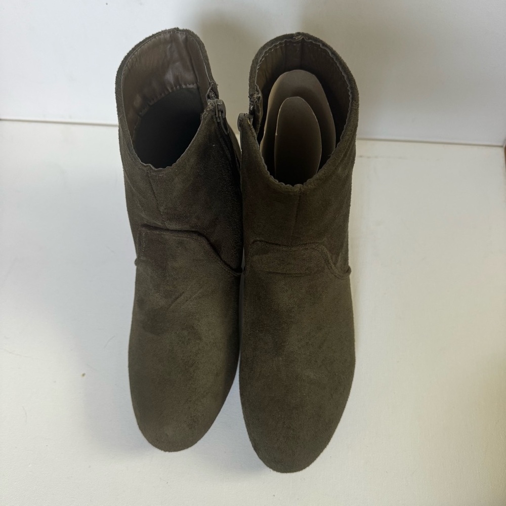 Elegant Olive Ankle Booties Size 8 - Picture 9 of 12